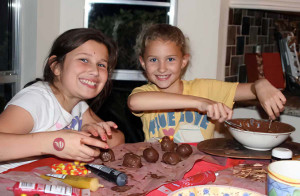 2024-11-22-Brittanys-Dream-2016-trip-gallery-1-little hanna and brittany again-4x