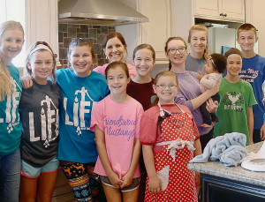 2024-11-22-Brittanys-Dream-2016-trip-gallery-2-lots of friends-4x